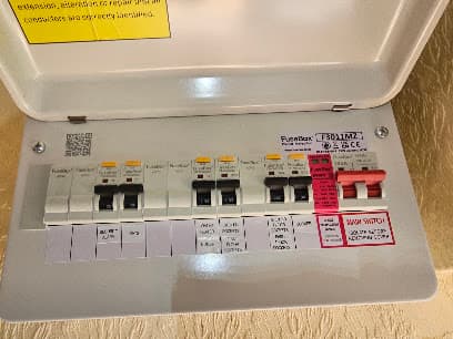 12 ELECTRICAL & EMERGENCY ELECTRICIAN LTD public business photo
